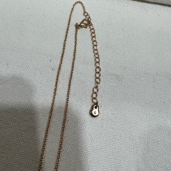 NOIR GOLD FLOWER NECKLACE - Picture 5 of 5